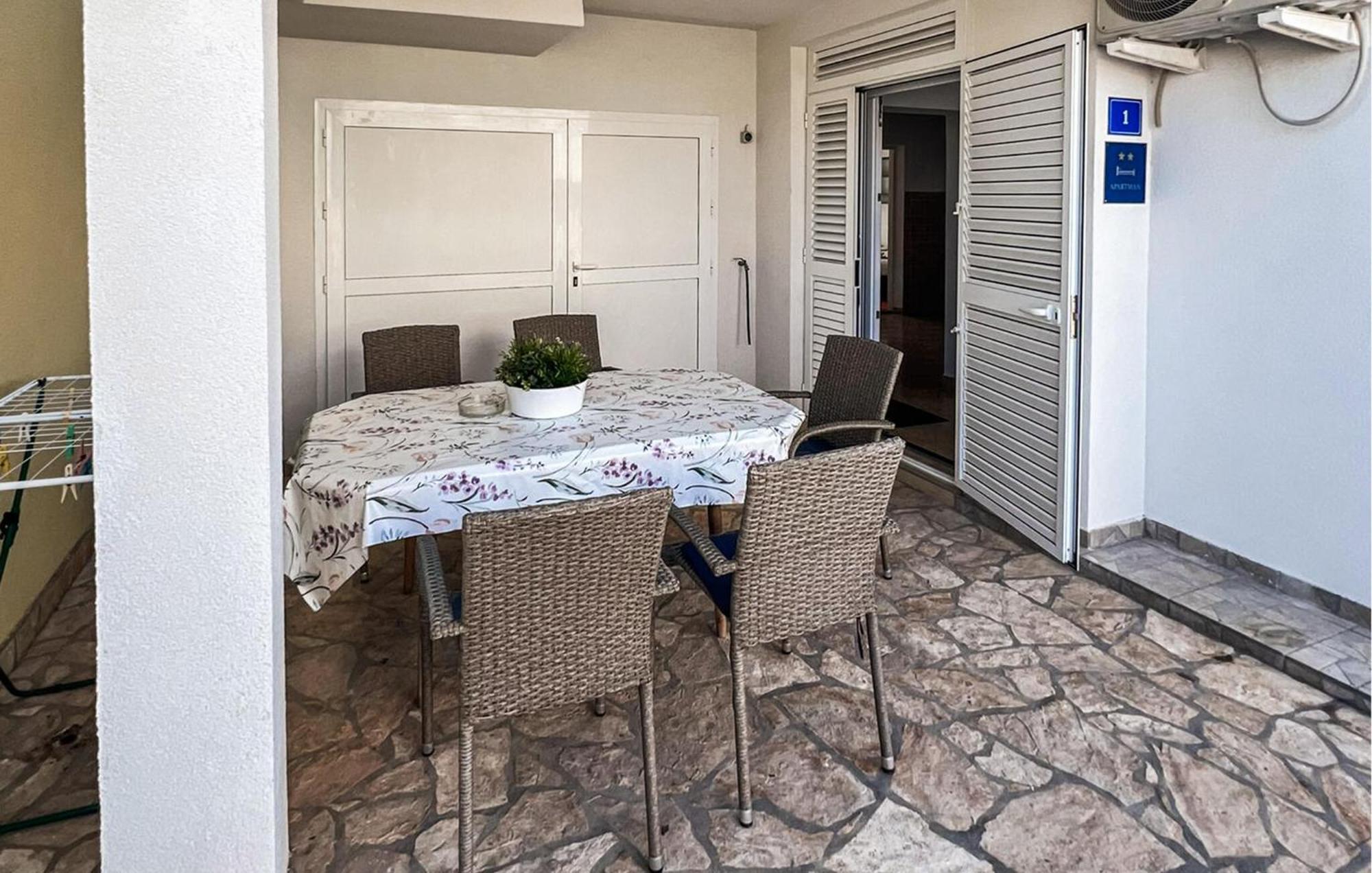 Beautiful Apartment In Vir With Wifi Ngoại thất bức ảnh